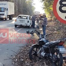 Acidente entre carro e moto deixa dois feridos em Teixeiras