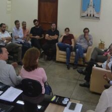 Reunião na prefeitura debate crise financeira nos hospitais de Viçosa
