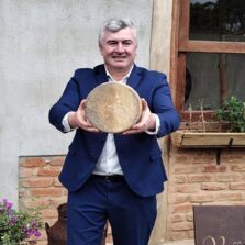 Queijo do Brasil fica entre os 12 melhores do mundo em torneio francês