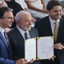 Estudantes do ensino médio terão bolsa para permanecer na escola