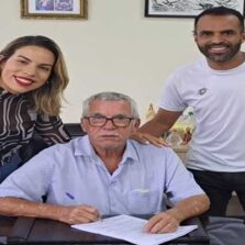 Prefeito sanciona lei que institui políticas e direitos para autistas