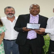 Prefeitura presta homenagem a 10 servidores públicos municipais