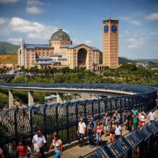 Cerca de 250 mil pessoas devem passar por Aparecida no feriado