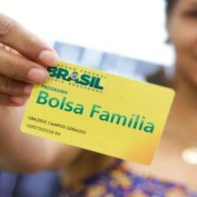 Economia Caixa paga novo Bolsa Família a beneficiários com NIS de final 9