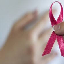 Outubro Rosa: Secretaria de Saúde reforça importância da prevenção do câncer de mama e de colo do útero