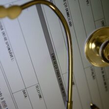 Reclamações contra planos de saúde cresceram quase 50% em 2023