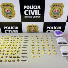 PCMG prende quatro pessoas e apreende 700 pinos de cocaína em Ubá