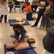 Projeto desenvolve treinamento em primeiros socorros para profissionais da educação