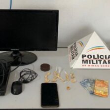 PM prende suspeitos de tráfico de drogas em Araponga