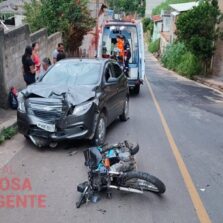 Motoqueiro fica ferido após bater em carro no Nova Viçosa