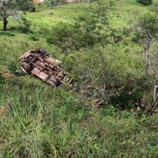 Caminhão capota na rodovia MG482, trecho que liga Viçosa/Porto Firme