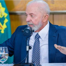 Lula descarta desvinculação de aposentadoria do salário mínimo