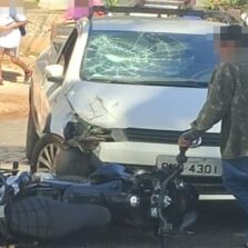 Motoqueiro fica gravemente ferido em acidente na Gomes Barbosa em Viçosa