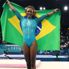 Rebeca Andrade é celebrada por lendas do esporte brasileiro