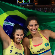 Duda e Ana Patrícia derrotam canadenses e são ouro no vôlei de praia