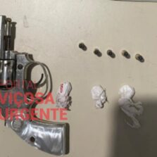 Homem de 30 anos é preso com arma e drogas em Teixeiras