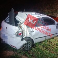 Condutora fica ferida após capotamento em Ubá