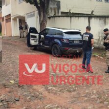 Homem é morto a tiros dentro de veículo em Viçosa