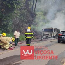 Caminhão carregado com caixas de leite pega fogo na MGC-482 em São Miguel do Anta