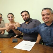 Prefeito Ângelo e Deputado Roberto Andrade discutem melhorias na saúde em reunião no Hospital São João Batista