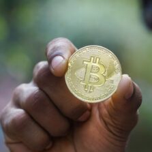 Tendências Globais de Criptomoedas e o Impacto no Brasil em 2025