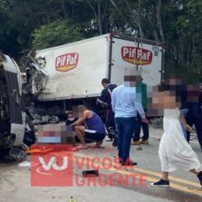 Batida entre caminhões deixa dois feridos graves entre Teixeiras/Ponte Nova