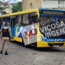 Mulher é atropelada por ônibus na Rua da Conceição, em Viçosa