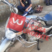 Acidente entre carro e motocicleta deixa ferido próximo ao presídio de Viçosa