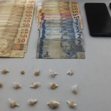 Polícia Militar apreende drogas e prende suspeitos por tráfico em Ubá