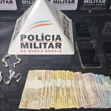 Polícia Militar cumpre Mandado de Busca e apreensão e prende 03 por tráfico de drogas.