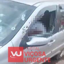 Homem é morto a tiros dentro de veículo em Viçosa