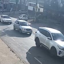 Motociclista fica ferida em acidente na Avenida Marechal Castello Branco, em Viçosa