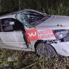 Motorista perde o controle e sai da pista na MGC-482 em Itaverava