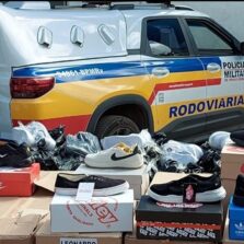 Polícia Rodoviária apreende carga de tênis falsificados na MG-129