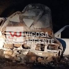Colisão entre carro e moto termina em incêndio na rodovia que liga São Miguel do Anta/ Viçosa