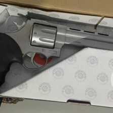 Polícia Militar apreende revólver com documentação vencida em Teixeiras