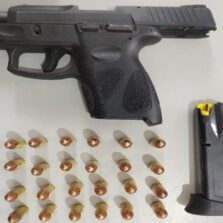 Teixeiras: PM prende homem com pistola 9mm durante abordagem a caminhonete