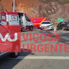 Colisão entre veículos deixa feridos no trevo da reciclagem, em Viçosa