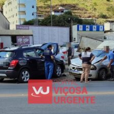 Viçosa: Colisão entre veículos é registrada na Avenida Maria de Paula Santana