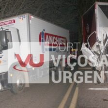 Viçosa/Porto Firme: Acidente entre dois caminhões e motocicleta deixa quatro feridos na MGC-482