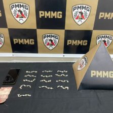 Polícia Militar prende suspeito com drogas na praça de Ervália