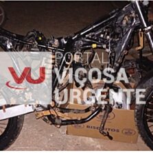 Moto furtada em Viçosa é encontrada dentro de rio em Ponte Nova