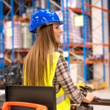 Armazéns inteligentes impulsionam a demanda por empilhadeiras sob locação; saiba como funciona