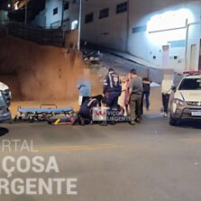 Pedestre e motociclista ficam feridos após atropelamento na Castello Branco, em Viçosa