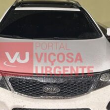 Foragido é preso com veículo clonado após perseguição em Ubá