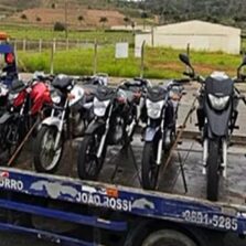 PM apreende motos e prende seis pessoas durante manobras do “grau” e corrida ilegal em Viçosa