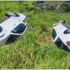 Motorista fica ferido após capotar caminhonete na MGC-120, em Ponte Nova