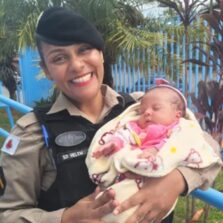 Policial militar salva bebê abandonada e amamenta criança em estado grave de fome e desnutrição