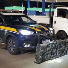 PRF apreende 195 quilos de pasta base de cocaína na BR-040, em Barbacena