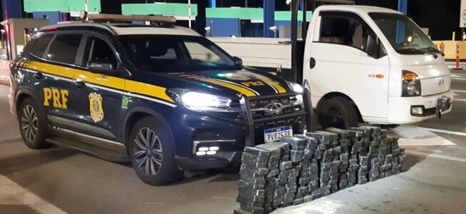 PRF apreende 195 quilos de pasta base de cocaína na BR-040, em Barbacena